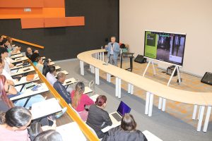 Carlos-Pezzani-compartiendo-los-temas-de-la-conferencia--2